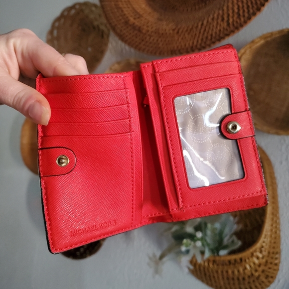 Michael Kors mini bag 🎒 - Picture 3 of 7